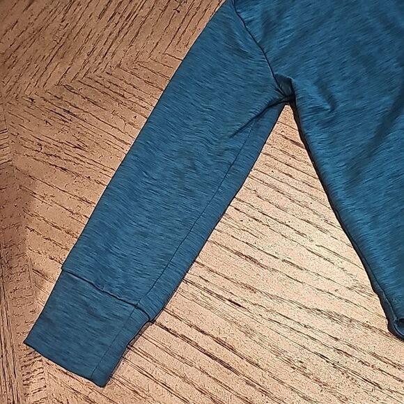 Teal hooded shirt quick-dri size 6-6X - Picture 3 of 10